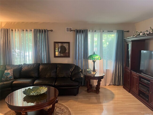 Building Photo - 206 Springmeadow Dr