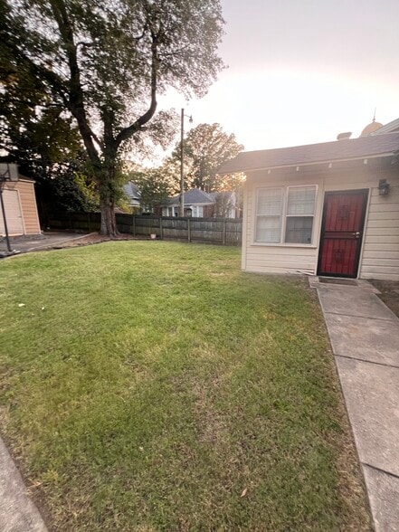 Building Photo - 1439 Eastmoreland Ave