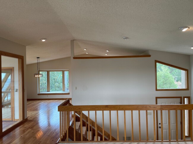 Building Photo - 3 Bedroom Home in Pine Cliff w/ Amazing Vi...