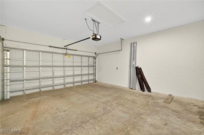 Building Photo - 15215 Tolmino St