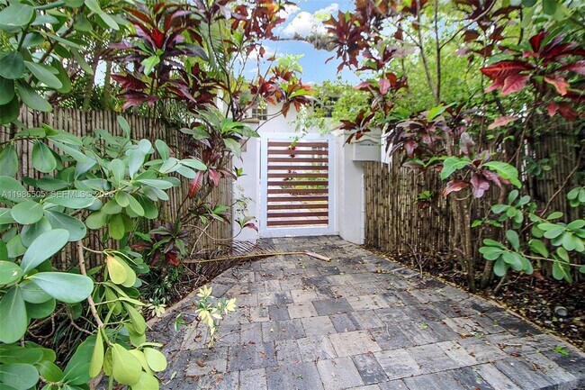 Building Photo - 6900 SW 104th St