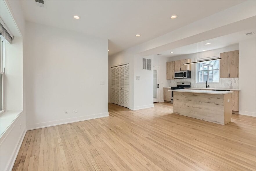 Building Photo - 2604 N Springfield Ave