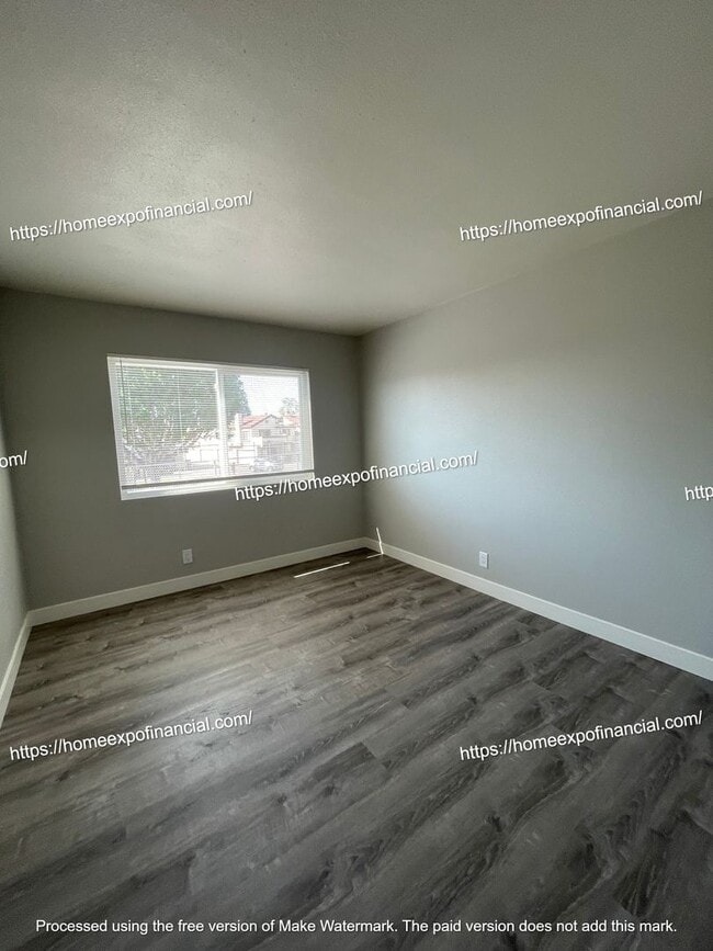 Building Photo - 1220 S Cypress Ave