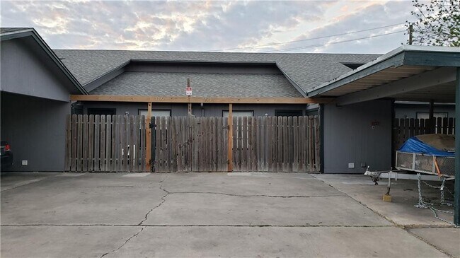 Primary Photo - 5729 Crestmore Dr