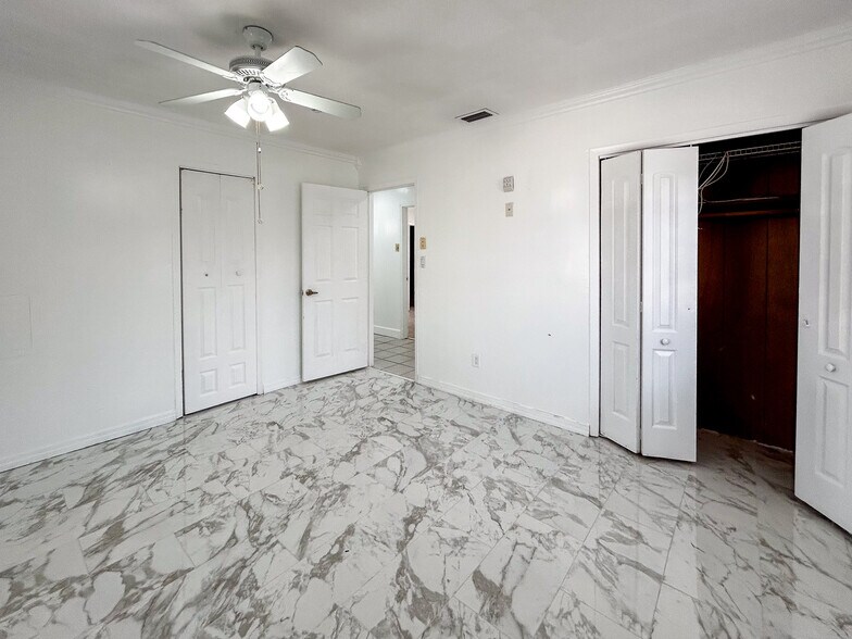 Building Photo - 325 NW Rebecca Ave