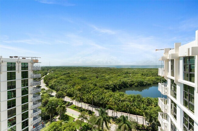 Building Photo - 1121 Crandon Blvd