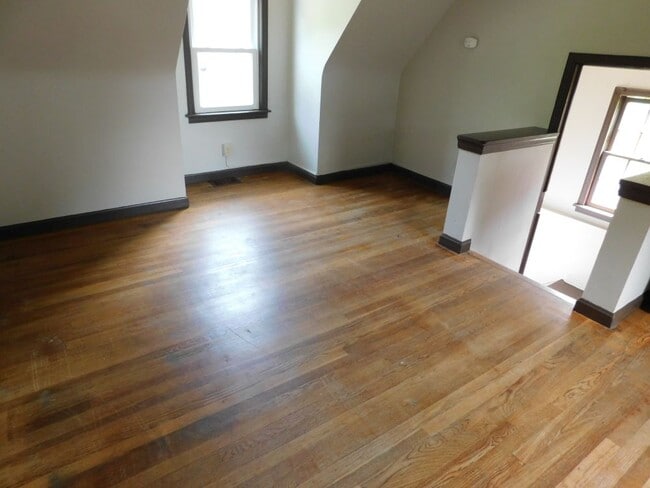 living room - 218 Fairmont Dr