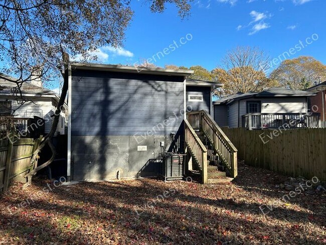 Building Photo - 998 Mayson Turner Rd NW