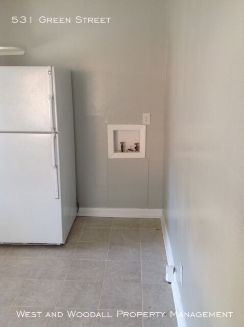 Building Photo - Green Street Duplex in Durham!