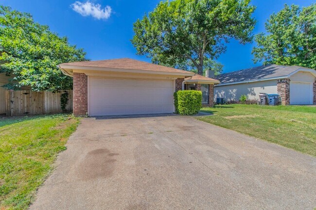 Building Photo - 7512 Down Hill Dr