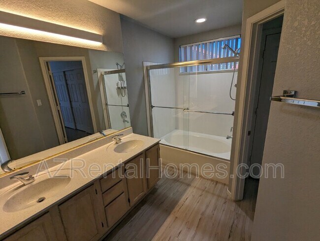 Building Photo - 10247 N 12th Pl