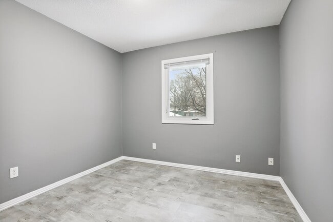 Building Photo - 439 Arlington Ave E