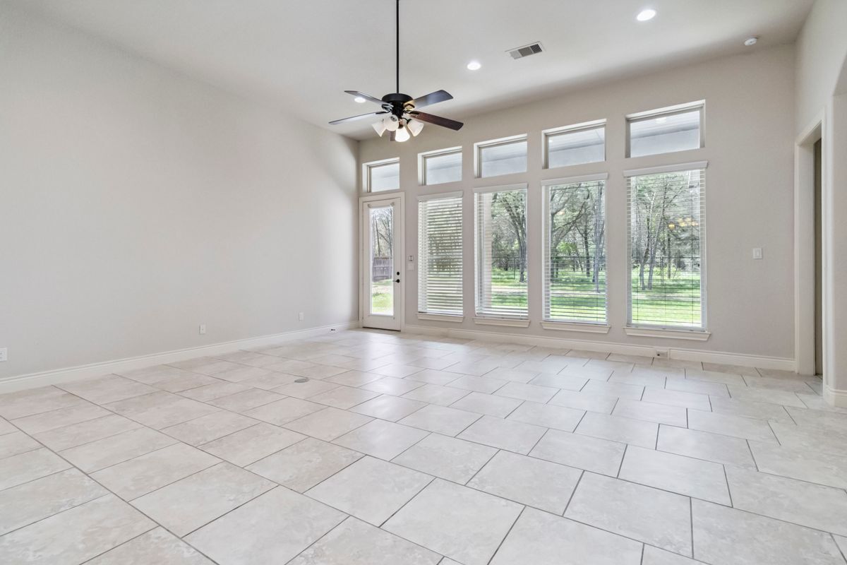 Building Photo - 944 Wilderness Oaks