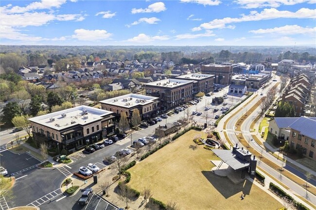 Building Photo - 490 Sherman Oaks Way