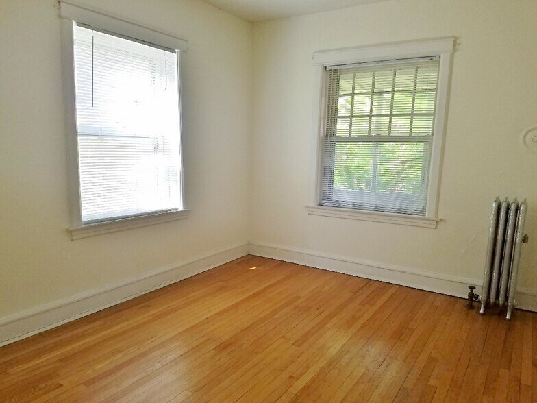 Building Photo - 2504 N Stowell Ave