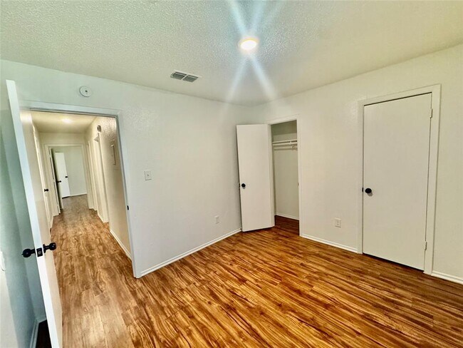 Building Photo - 5105 Purple Sage Dr