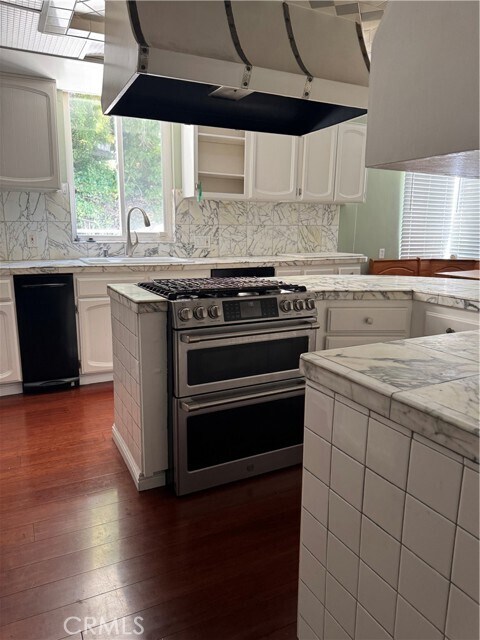 Building Photo - 1300 Benedict Dr