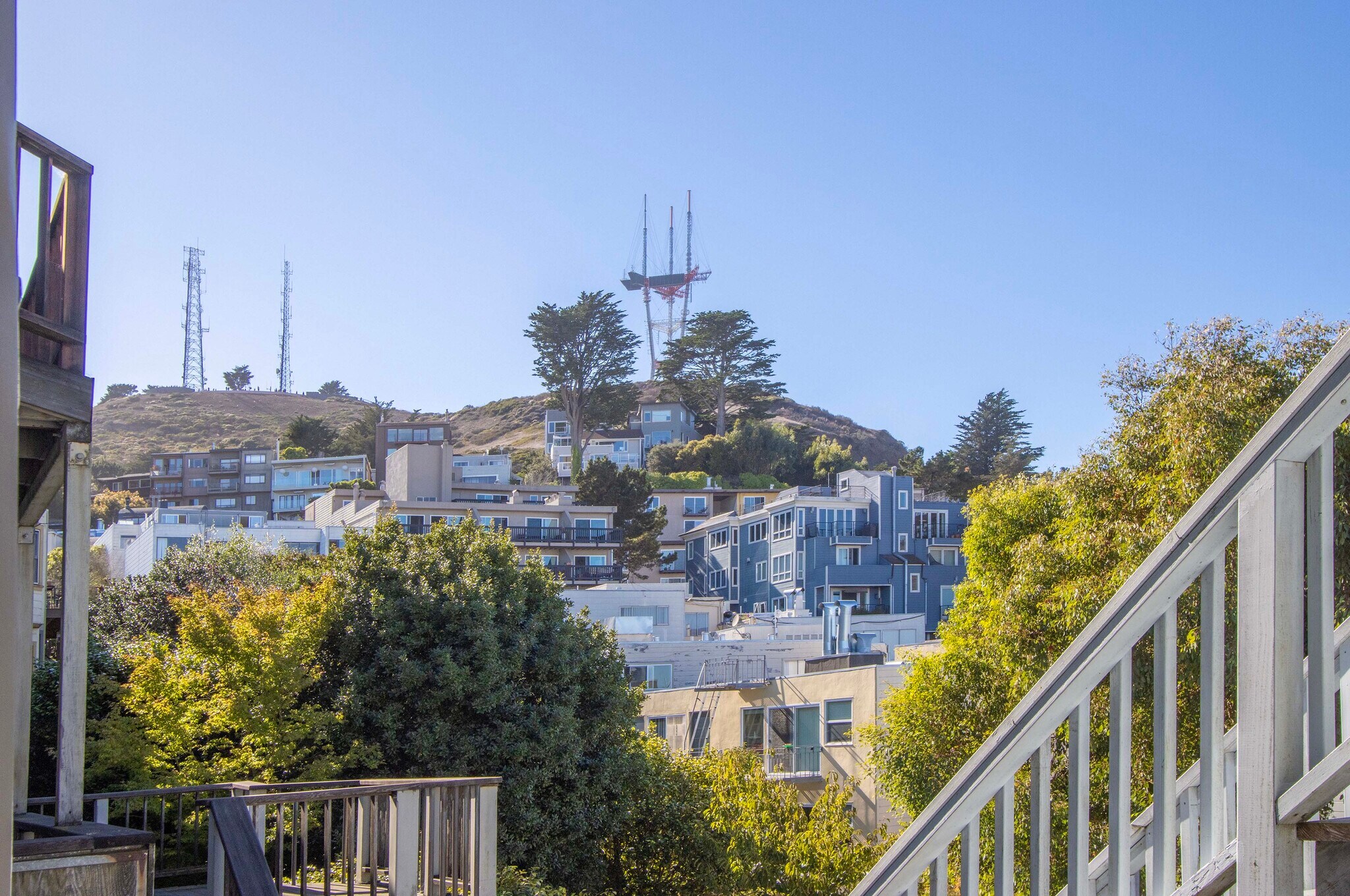 Building Photo - 220A Romain St