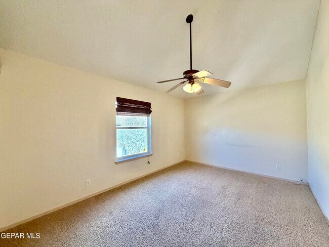 Building Photo - 1013 Via De La Paz Dr