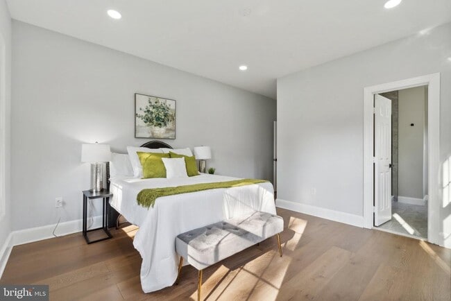 Building Photo - 10899 Woodland Falls Dr