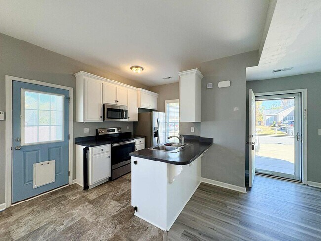 Building Photo - Move-In Ready 2 Bedroom, One Story Home – Convenience Meets Comfort!