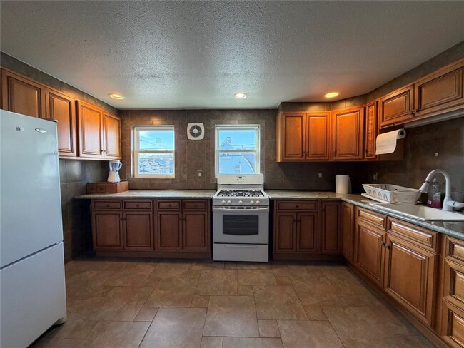 Building Photo - 91 Grand Ave