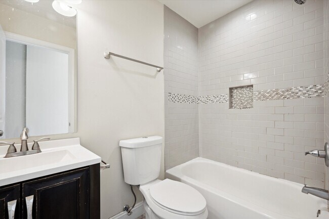 Building Photo - 1521 W Seybert St