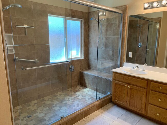 Building Photo - Paradise Valley Home!