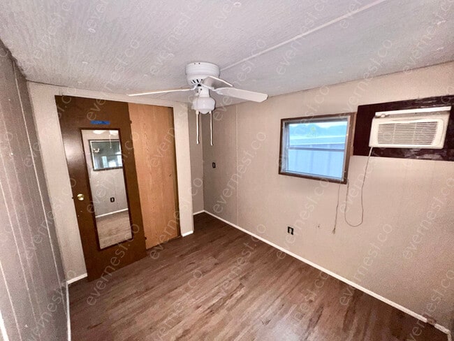 Building Photo - 820 Paradise Blvd