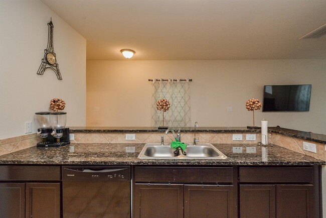Building Photo - 6038 Wesley Manor Ct