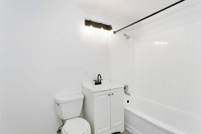 Building Photo - 610 S Sheridan Ave