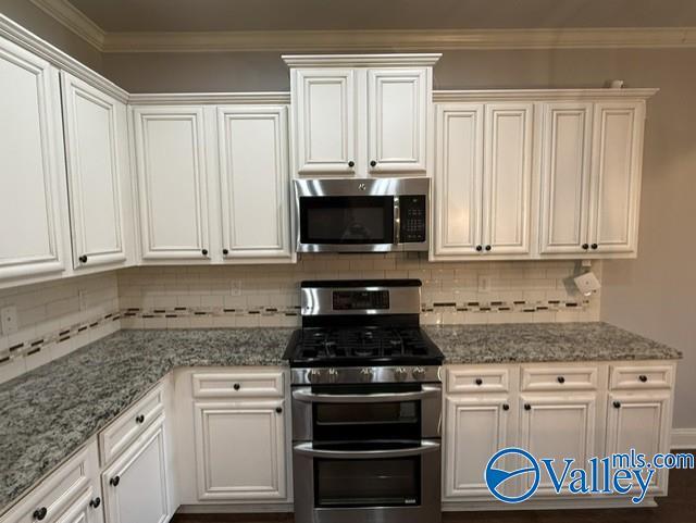 Building Photo - 20 SW Cypress Gdn Ave