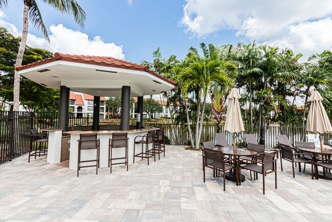 Building Photo - Ground-Level Comfort in North Naples – 2BR...