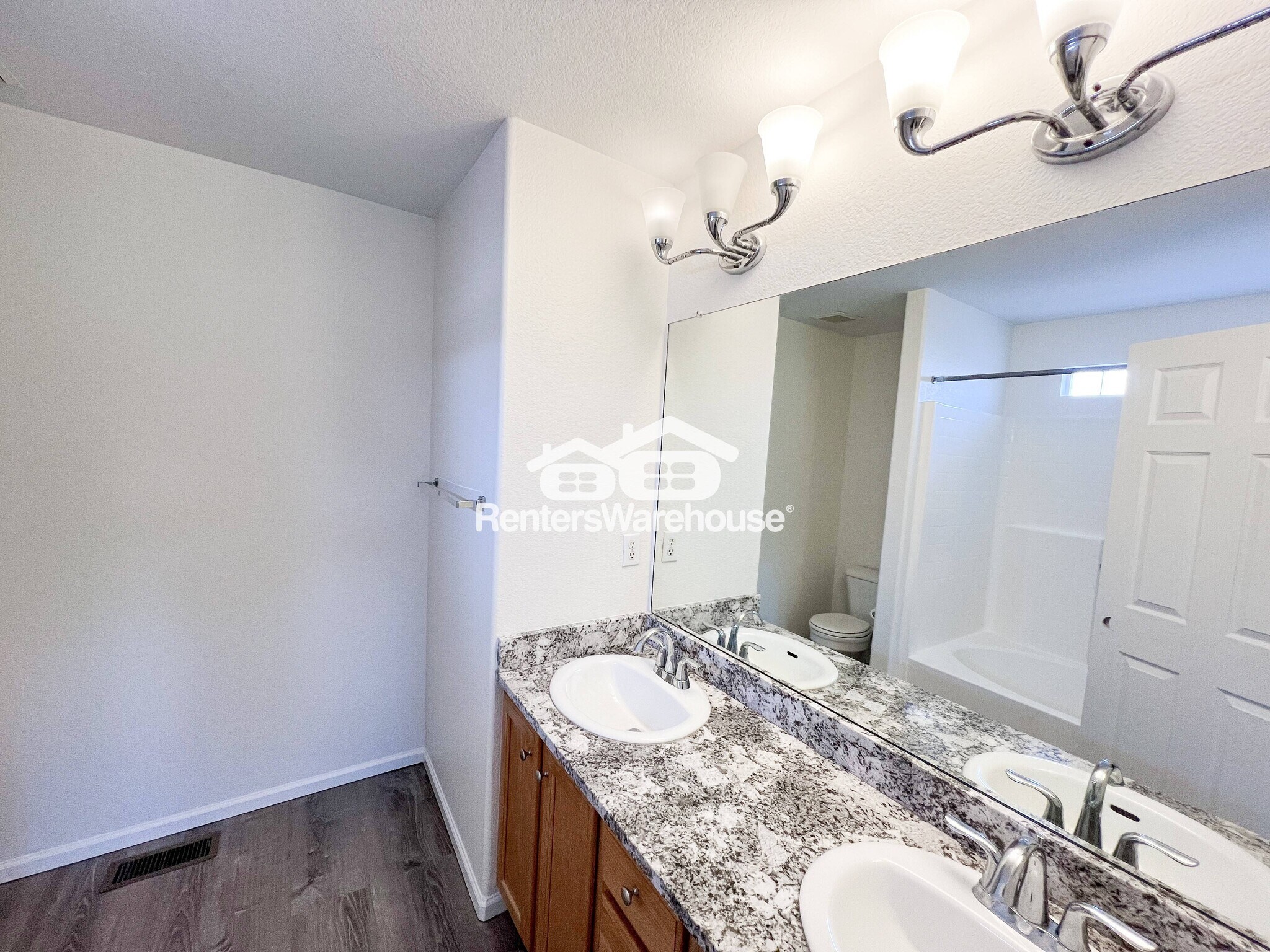 Building Photo - 4504 E Lyndenwood Cir