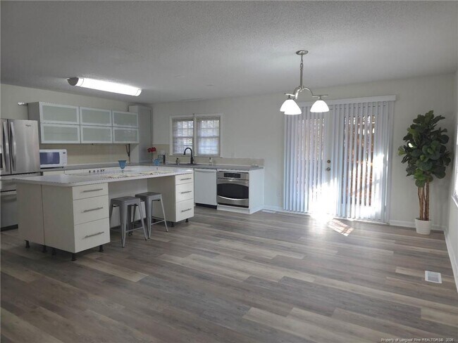 Building Photo - 5945 Muscat Rd