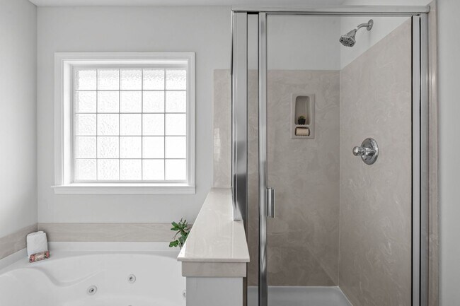 Building Photo - Stylish 2BR+Office (Optional 3rd Bedroom),...