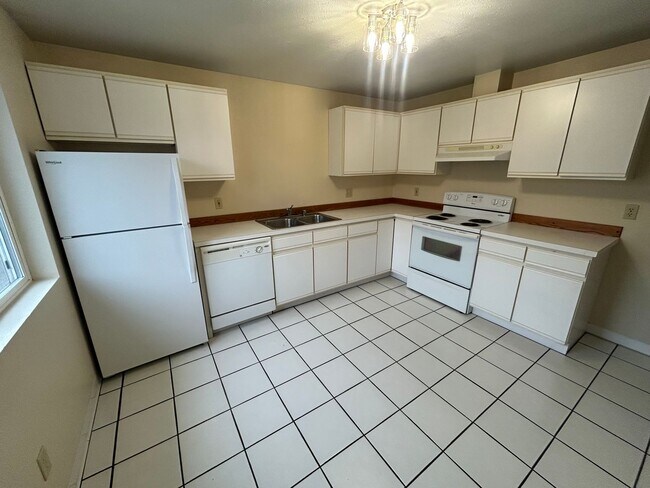 Building Photo - Two Bedroom One Bathroom Duplex For Rent in Bellingham