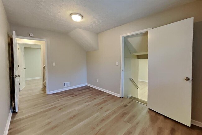 Building Photo - 5054 Arbor Ln SW