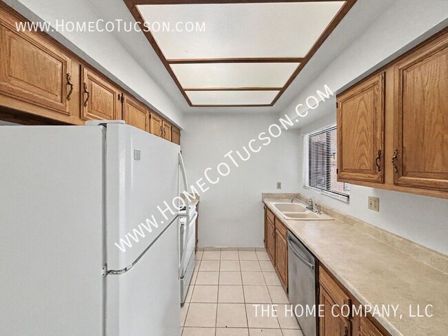 Building Photo - 5750 N Camino Esplendora