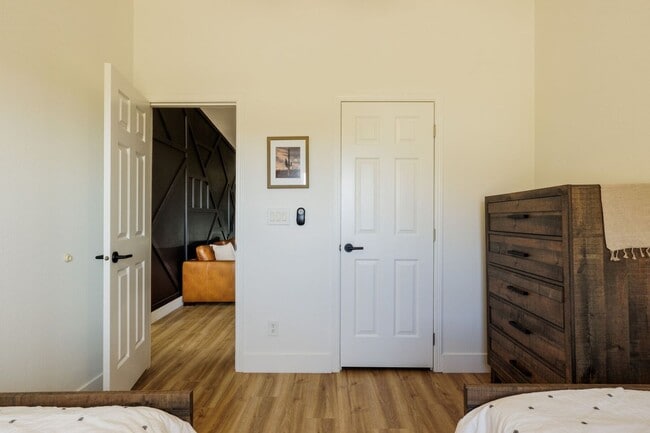 Building Photo - Beautiful 5 Bedroom 4 Bathroom with AMAZING VIEWS!!