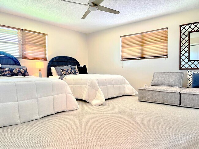 Building Photo - 602 N Shore Dr E