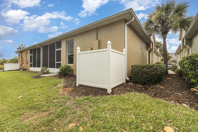 Building Photo - Beachside townhome in desirable Oceanside ...