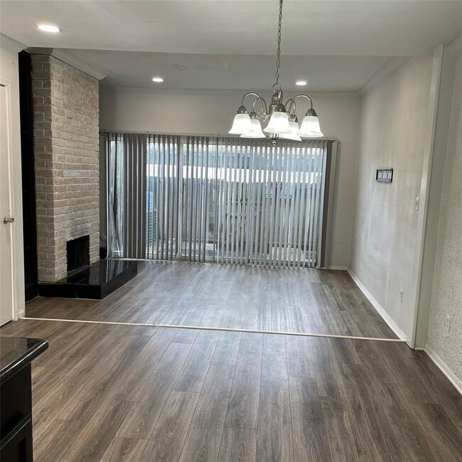 Building Photo - 7700 Creekbend Dr