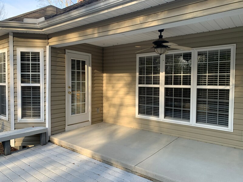 Building Photo - 220 Buck Point Ct