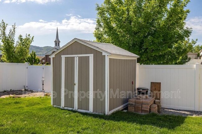 Building Photo - 702 Durham Dr