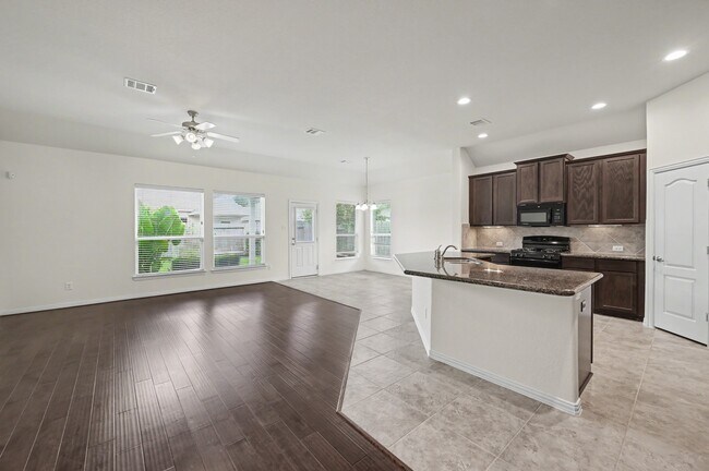 Building Photo - 21327 Somerset Shores Crossing