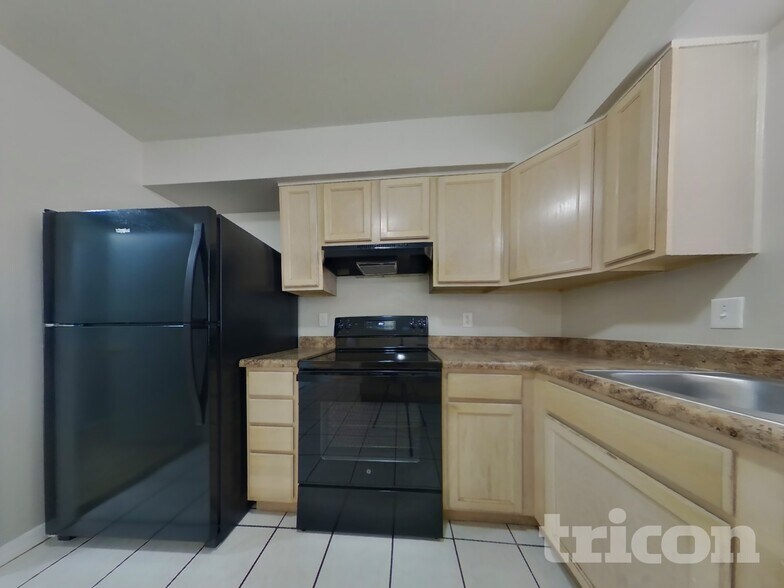 Building Photo - 1824 W Cheyenne Dr