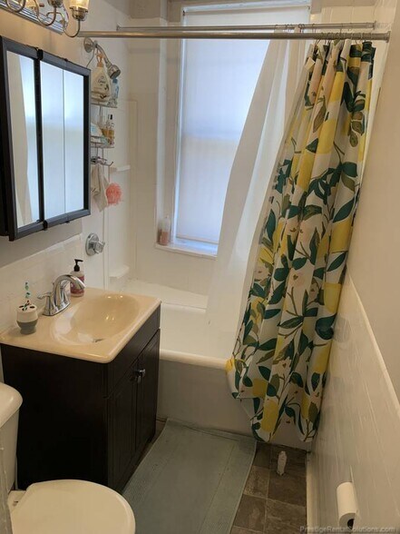 Building Photo - 170 Kelton St