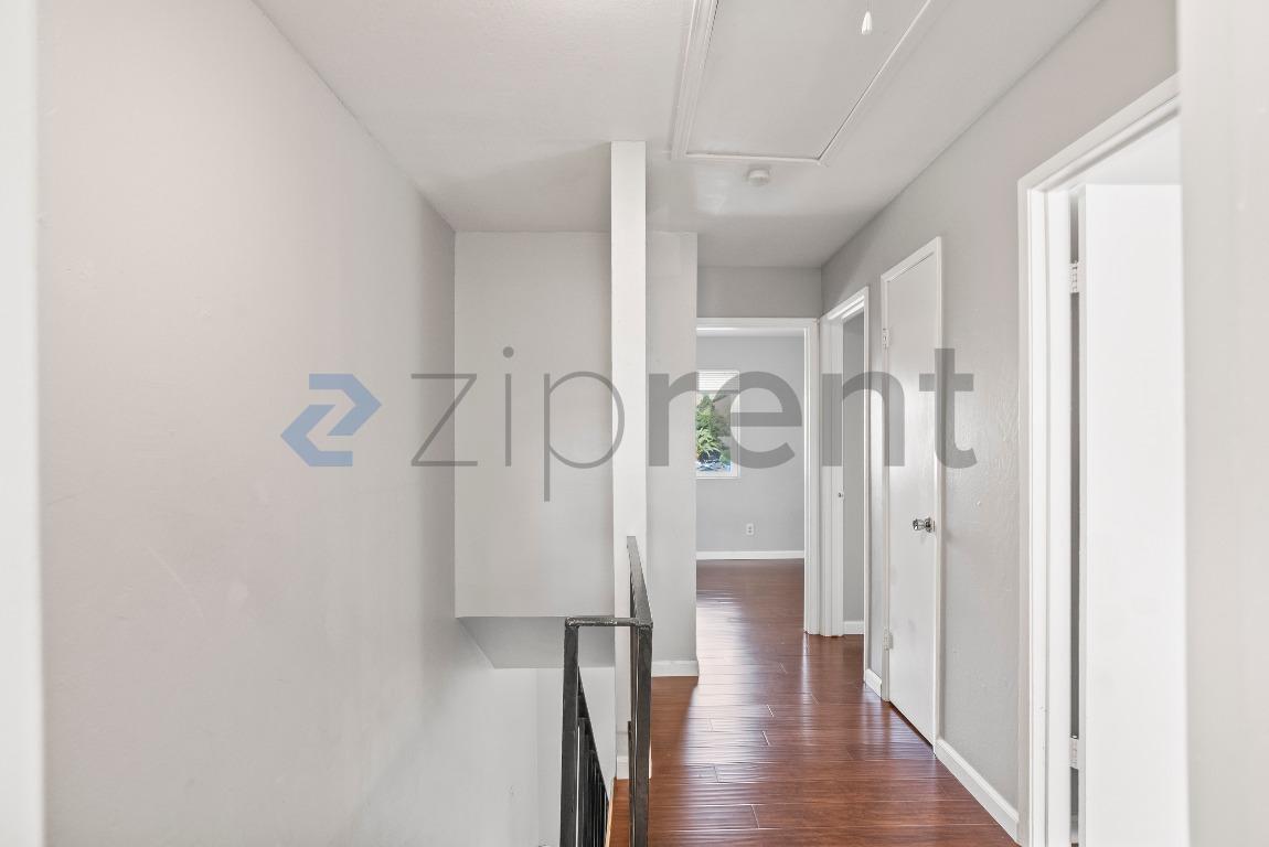 Building Photo - 38605 Royal Ann Common