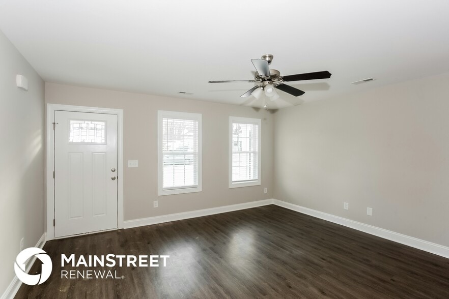 Building Photo - 722 Elizabeth St SW